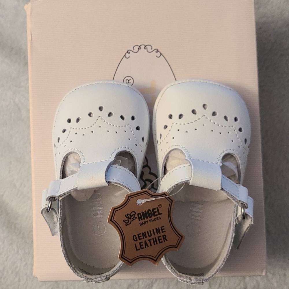 WHITE BABY MARY JANE SHOES SIZE 1